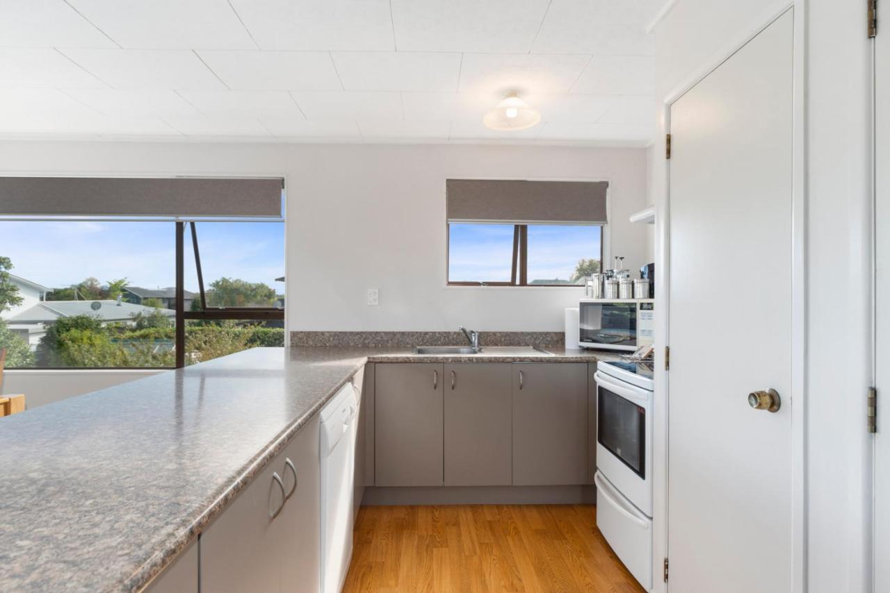 Rainbow Lake House - Lake Taupo Holiday Home Esterno foto