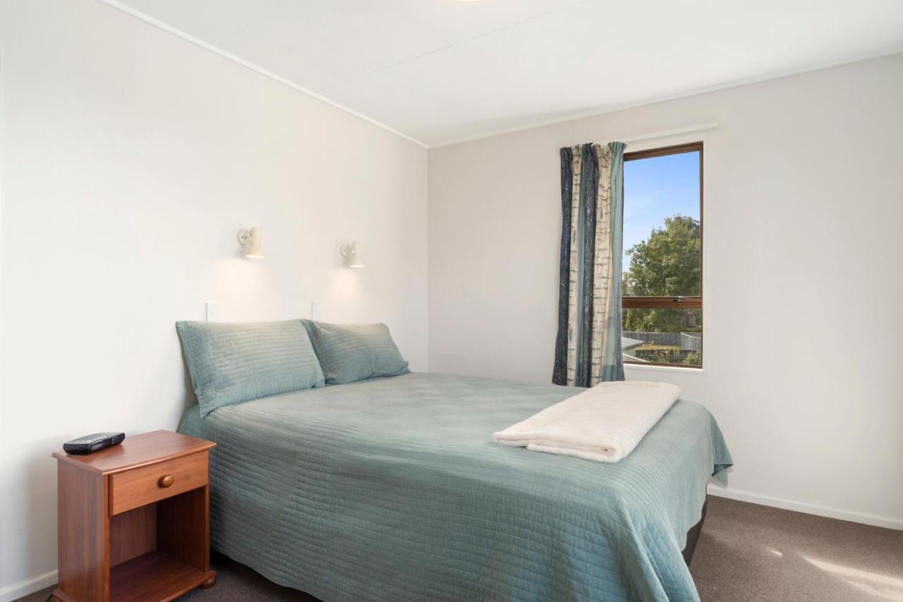 Rainbow Lake House - Lake Taupo Holiday Home Esterno foto