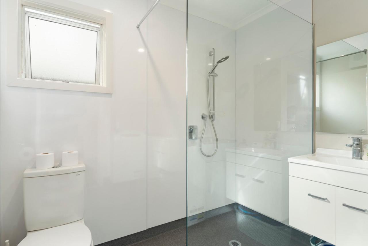 Rainbow Lake House - Lake Taupo Holiday Home Esterno foto