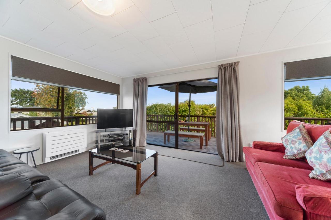 Rainbow Lake House - Lake Taupo Holiday Home Esterno foto