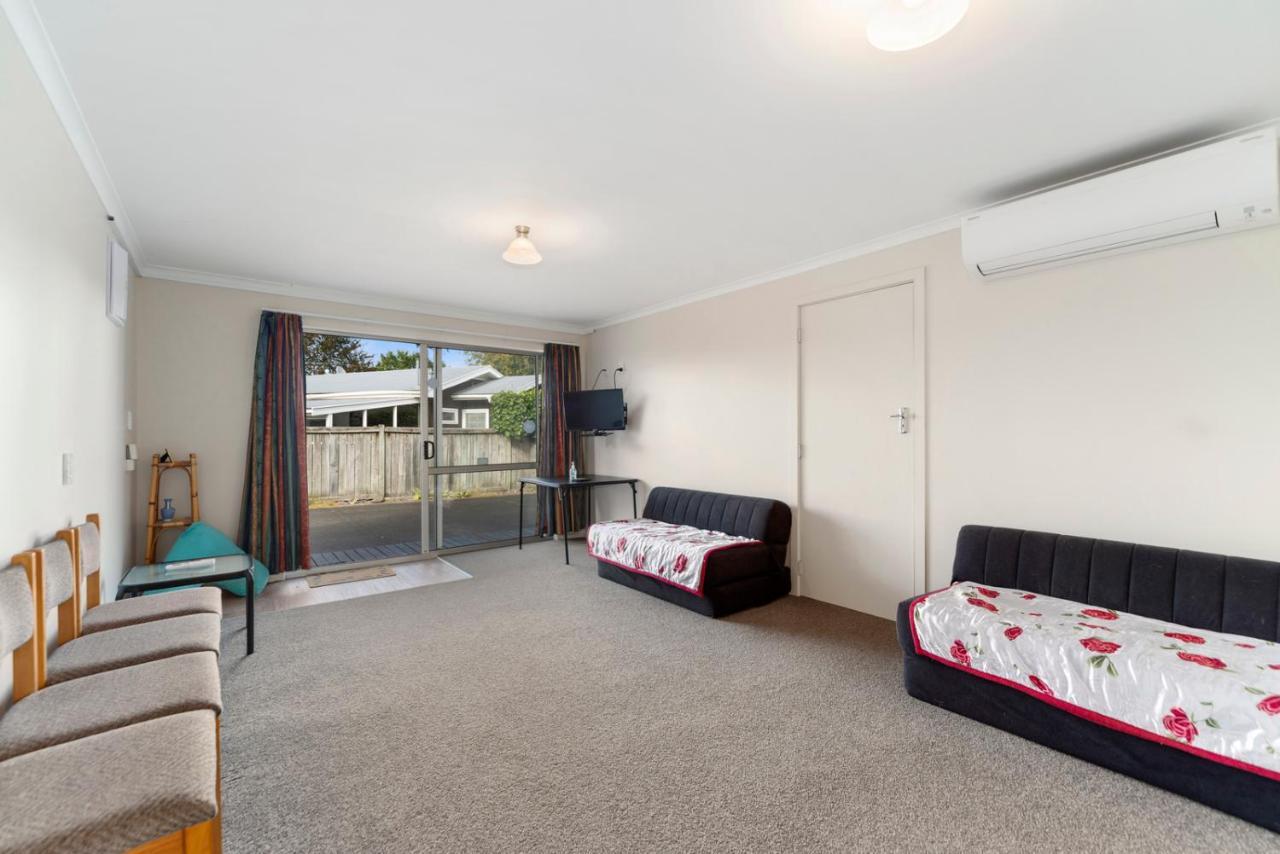 Rainbow Lake House - Lake Taupo Holiday Home Esterno foto