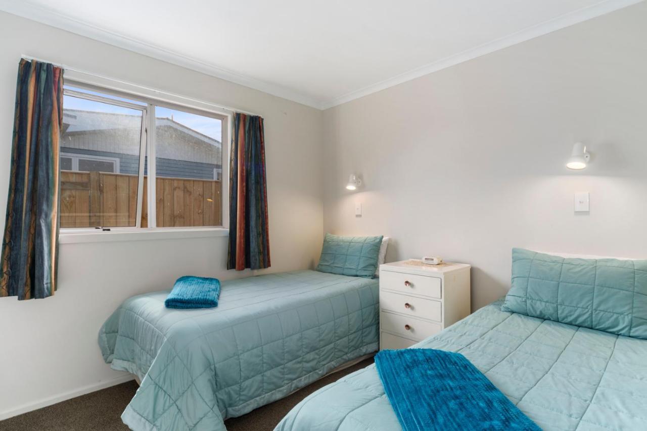 Rainbow Lake House - Lake Taupo Holiday Home Esterno foto