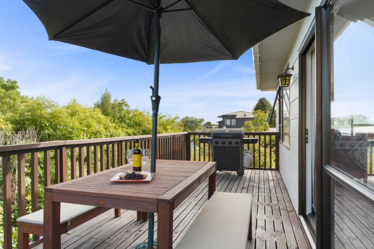Rainbow Lake House - Lake Taupo Holiday Home Esterno foto