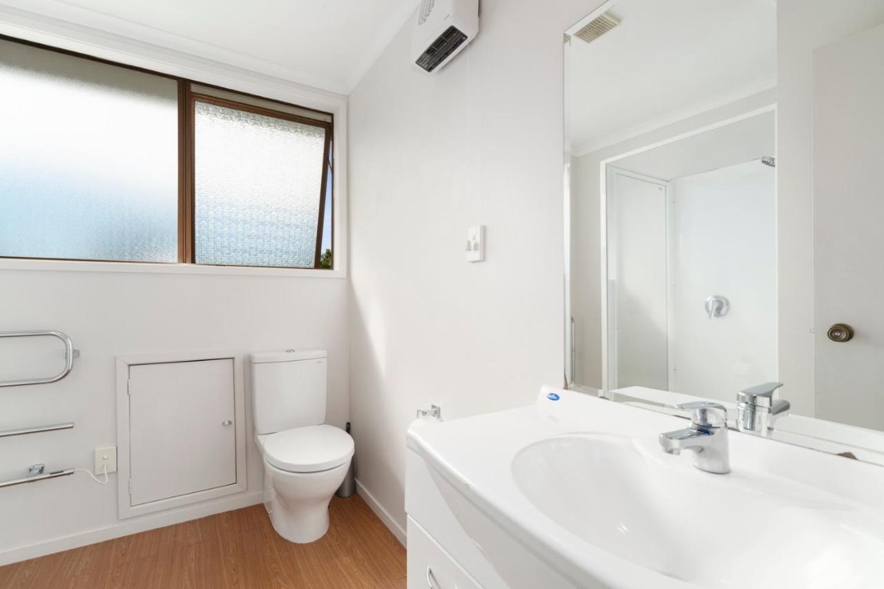 Rainbow Lake House - Lake Taupo Holiday Home Esterno foto