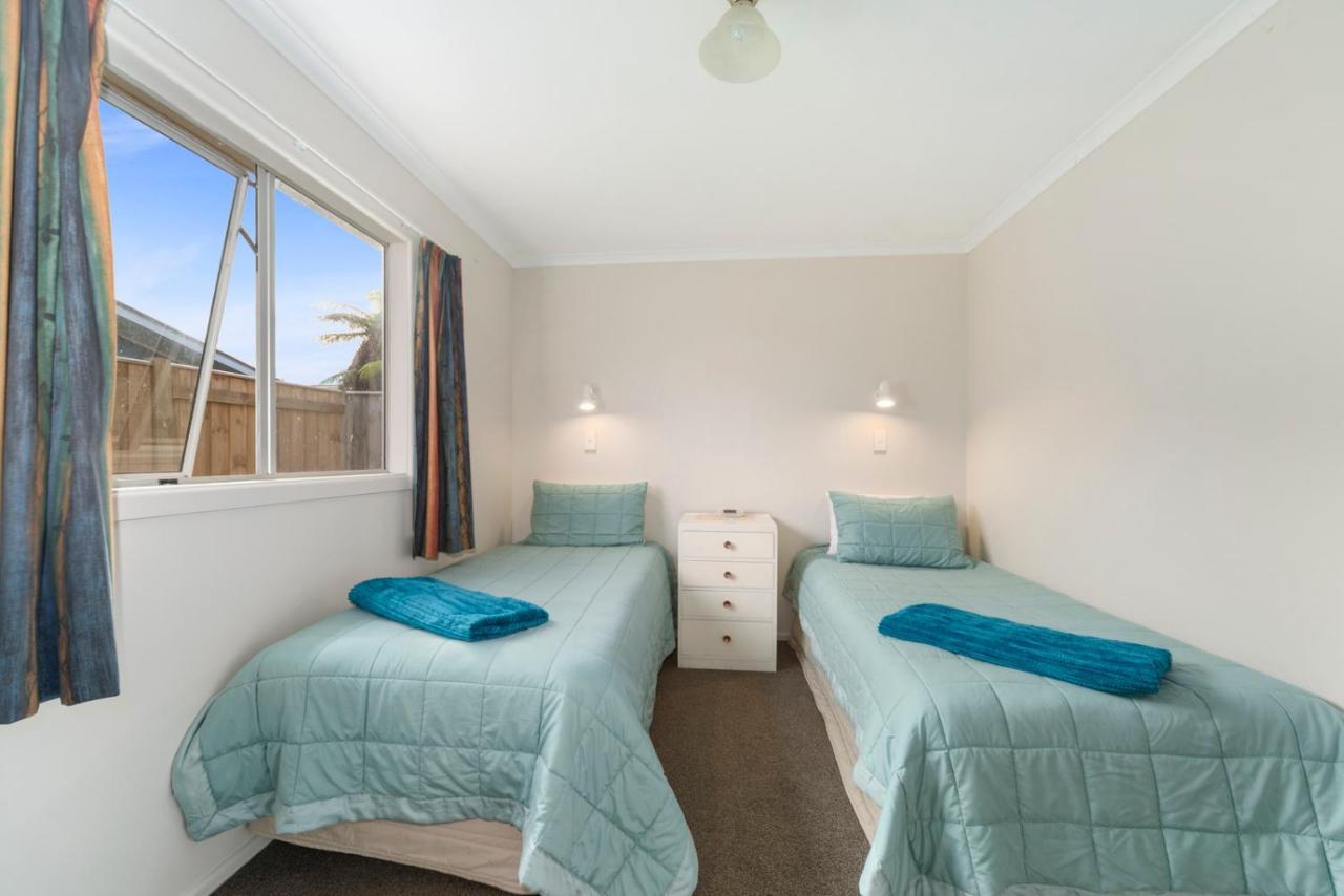 Rainbow Lake House - Lake Taupo Holiday Home Esterno foto