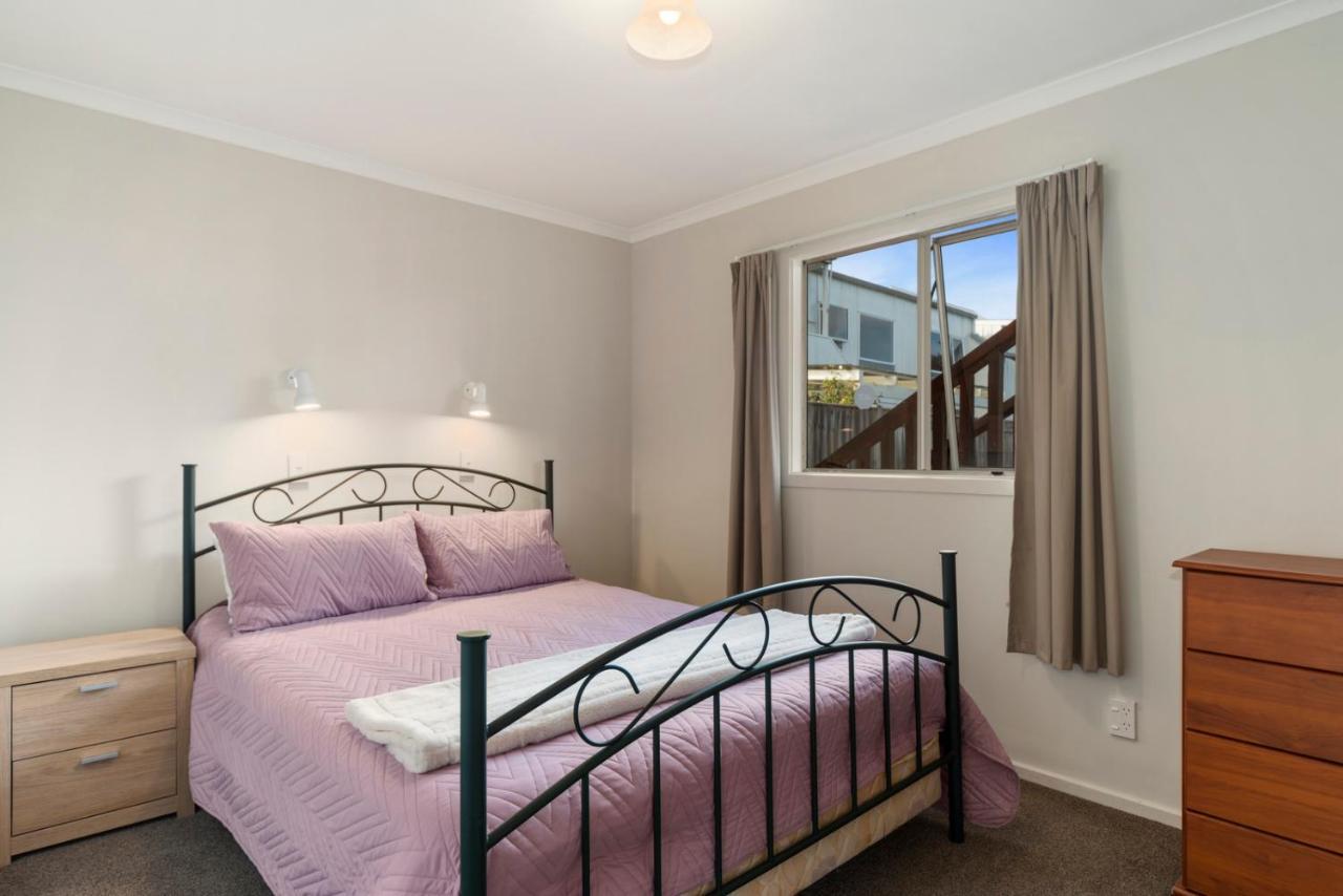 Rainbow Lake House - Lake Taupo Holiday Home Esterno foto